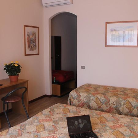 Aries Hotel Lesa Room photo