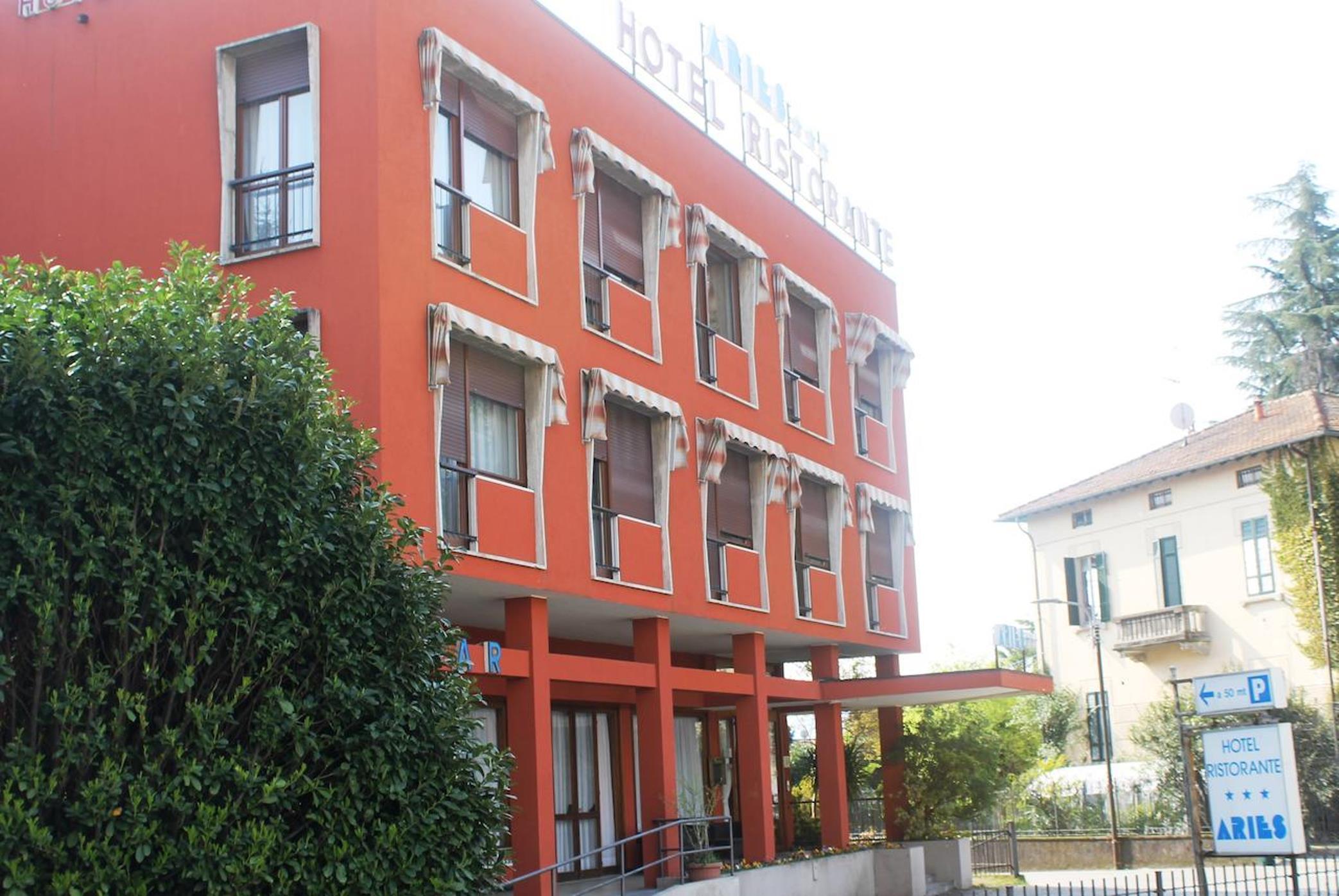 Aries Hotel Lesa Exterior photo